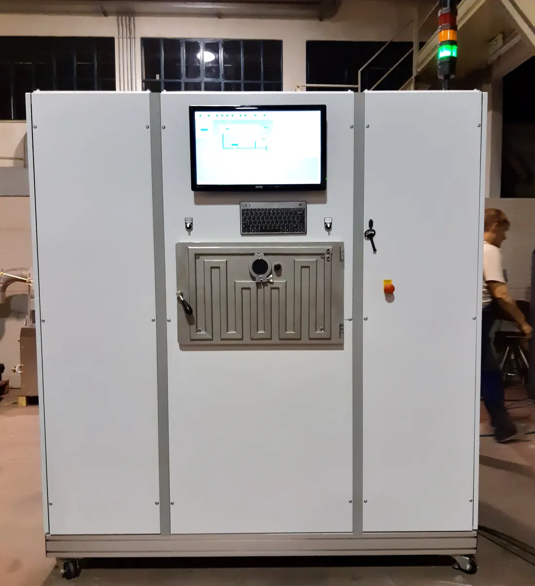 PLASMA CUBE 400 PVD machine with control screen