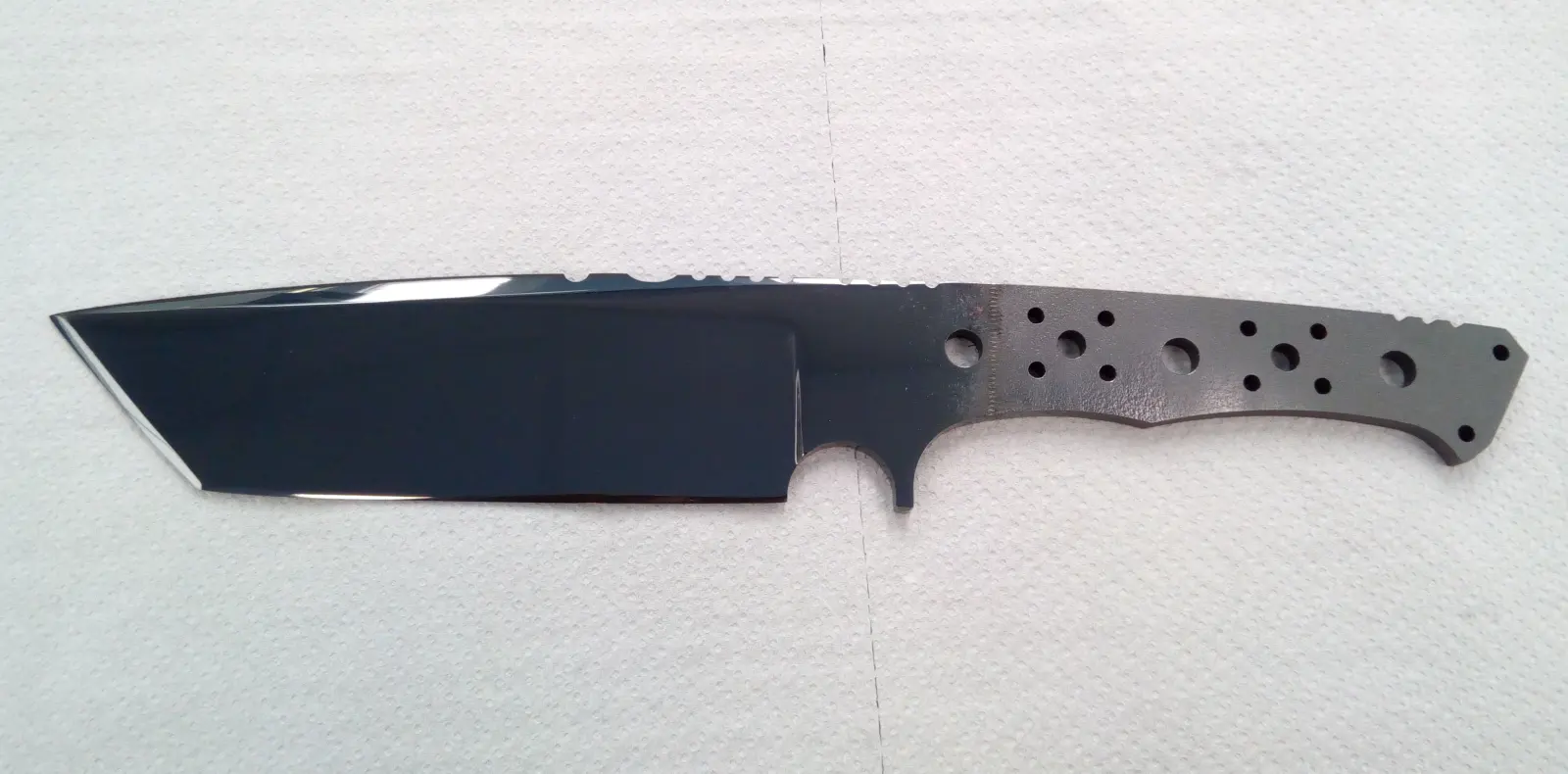 Knife blade with black DLC coating